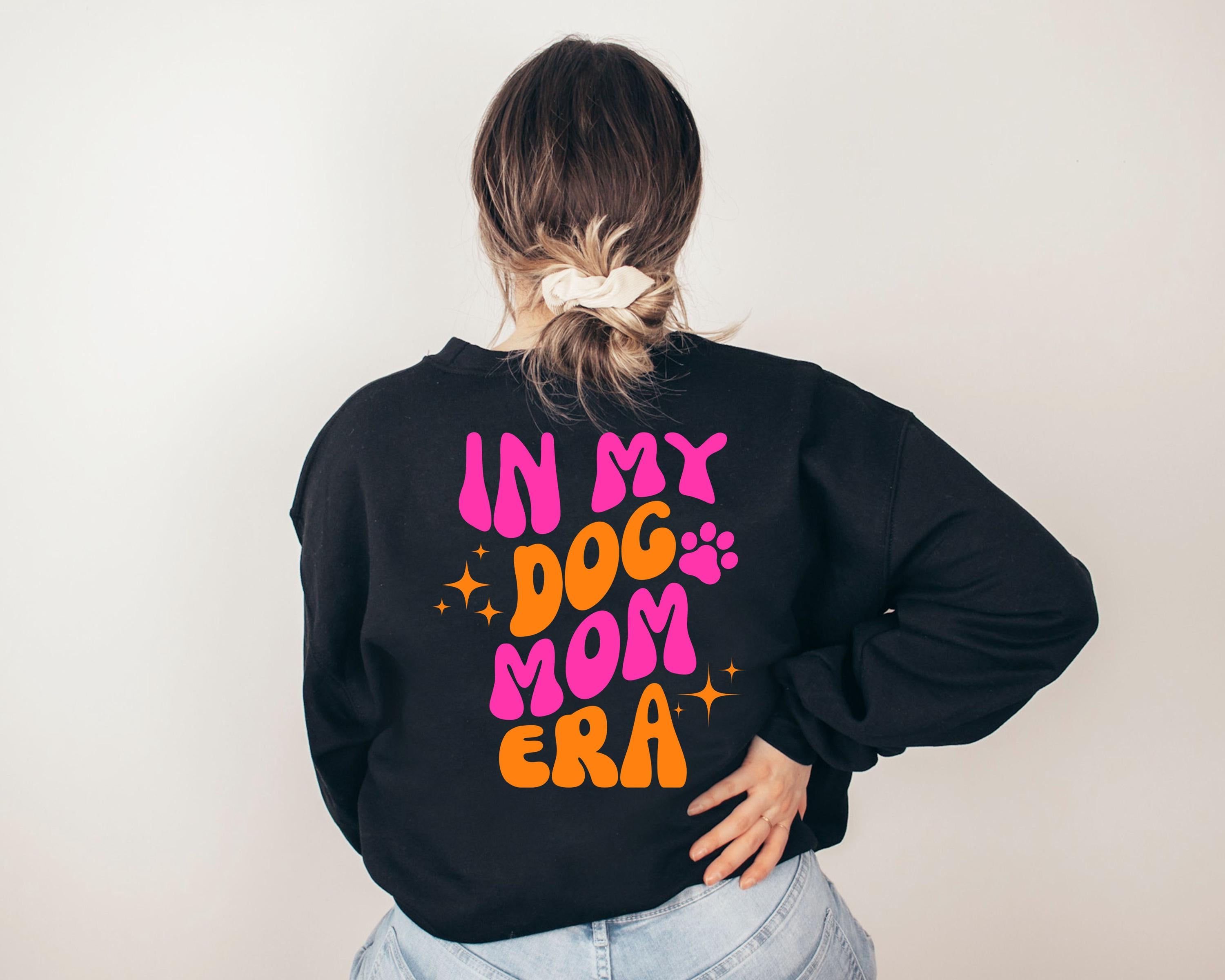Pullover Hund Backprint, Dogmom Era, Pulli Dog Mom, Geschenk Freundin, Hundeliebhaber, Hundebesitzer, Hundemama, Weihnachten, Geschenkidee