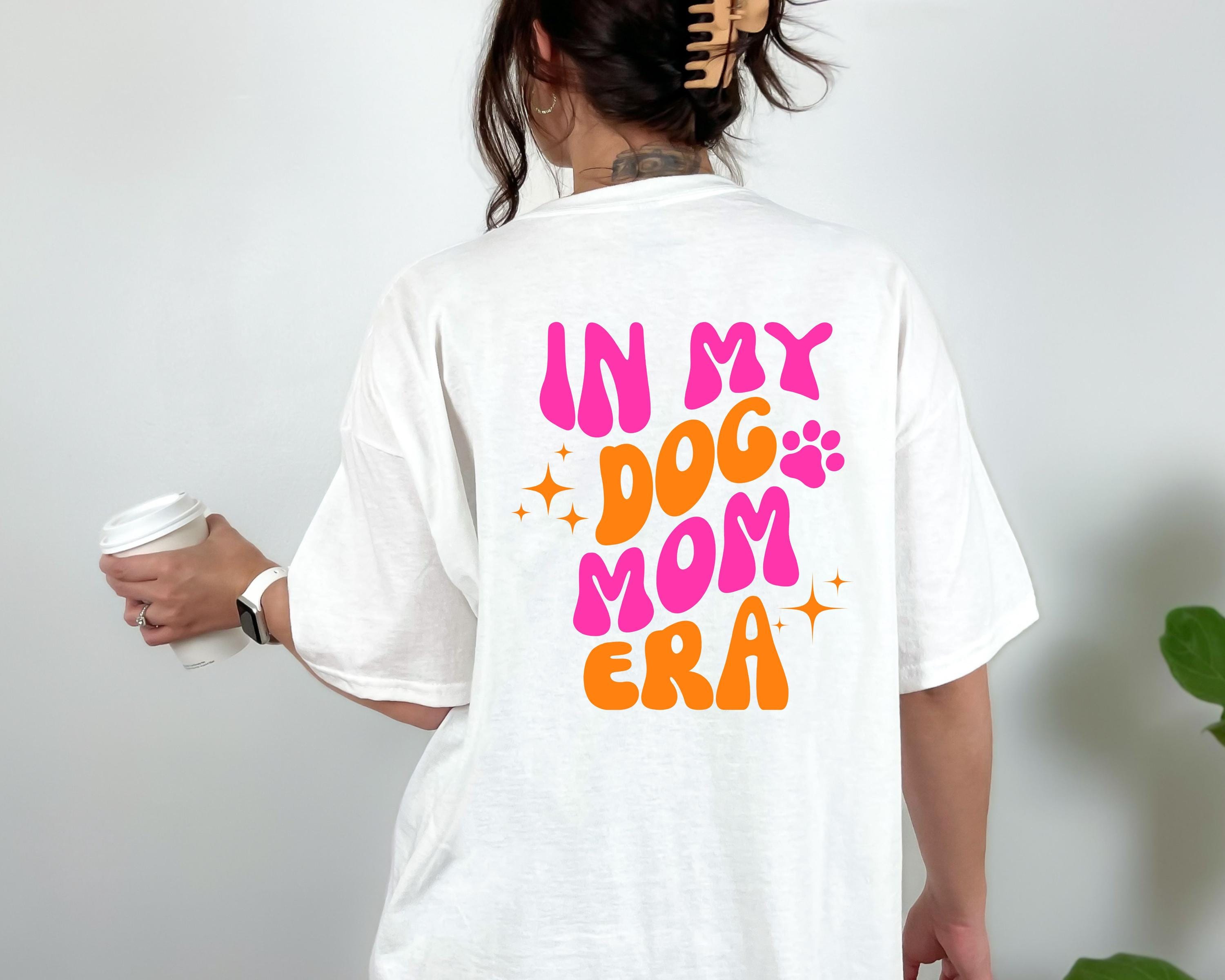 T Shirt Hund Backprint, Dogmom Era, T Shirt Dog Mom, Geschenk Freundin, Mama, Hundeliebhaber, Hundebesitzer, Doodle, Pudel, Labrador, Dackel