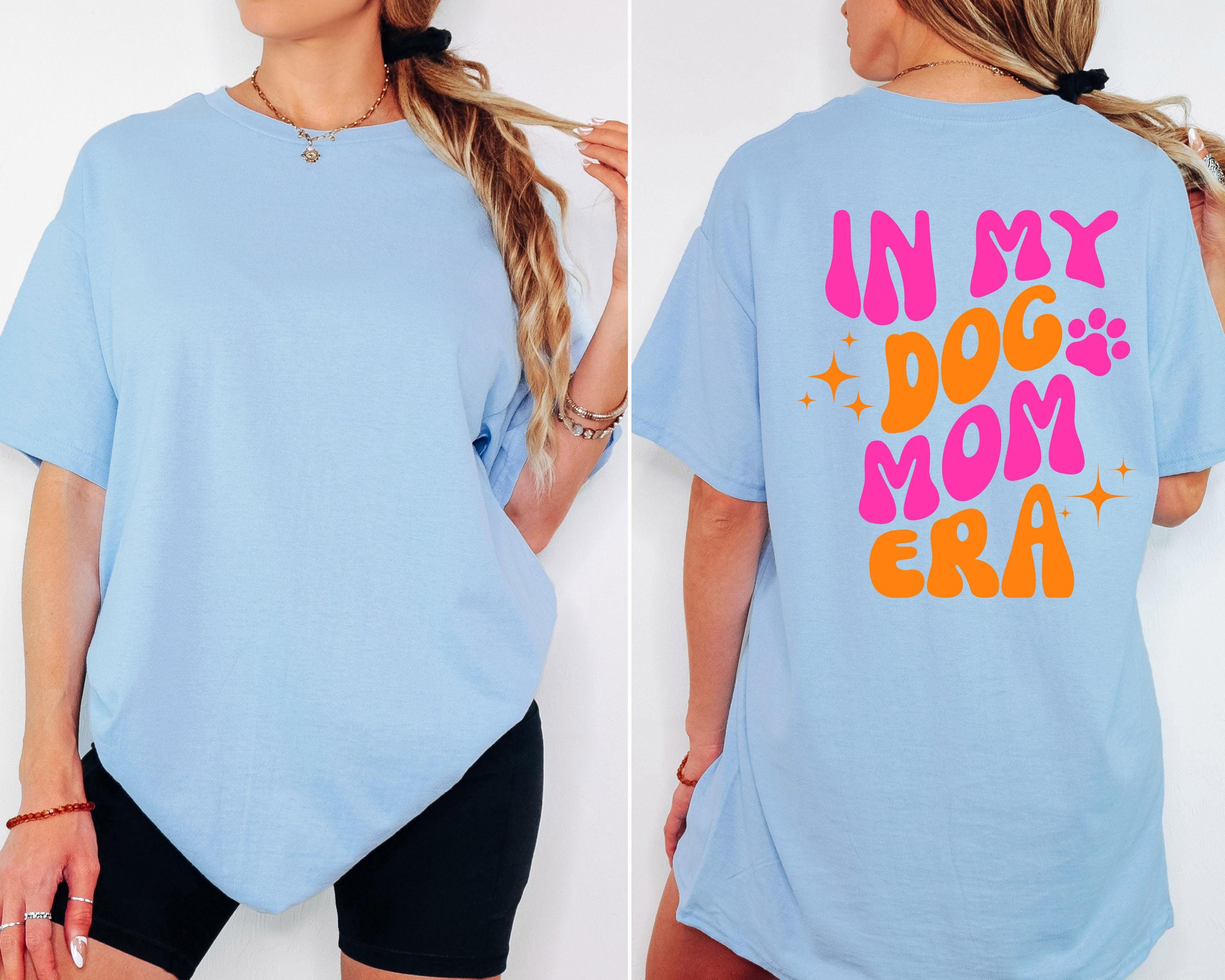 T Shirt Hund Backprint, Dogmom Era, T Shirt Dog Mom, Geschenk Freundin, Mama, Hundeliebhaber, Hundebesitzer, Doodle, Pudel, Labrador, Dackel