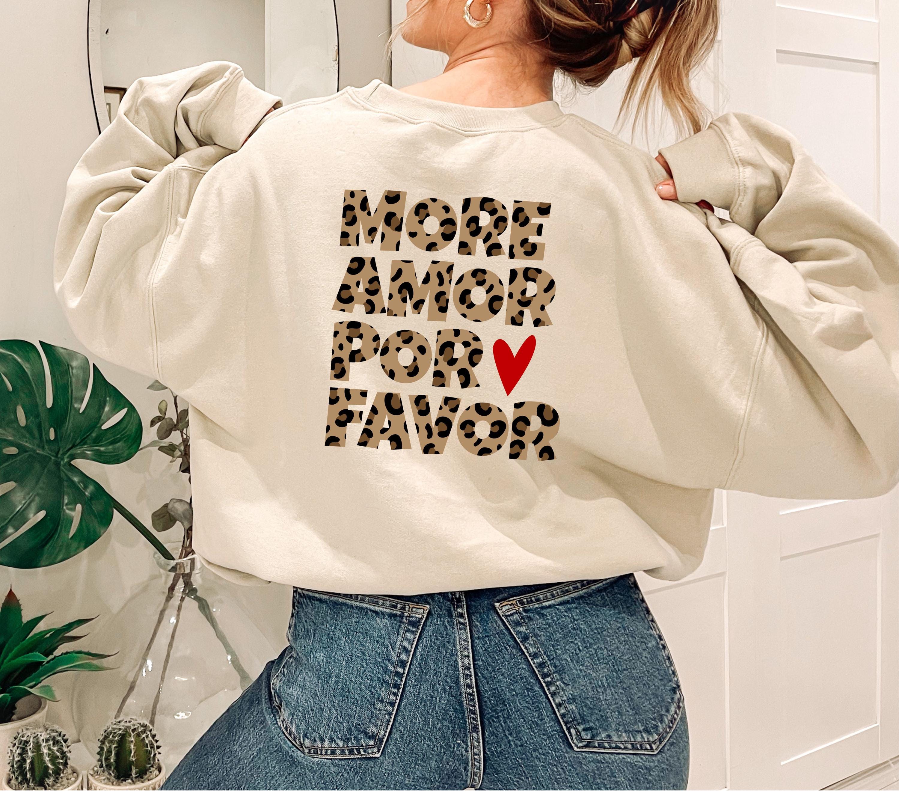 Pulli mit Backprint More Amor Por Favor Leo Muster Herz | Statement Hoodie Damen Herren | Trend Streetwear Pullover | Statement Spruch Mama