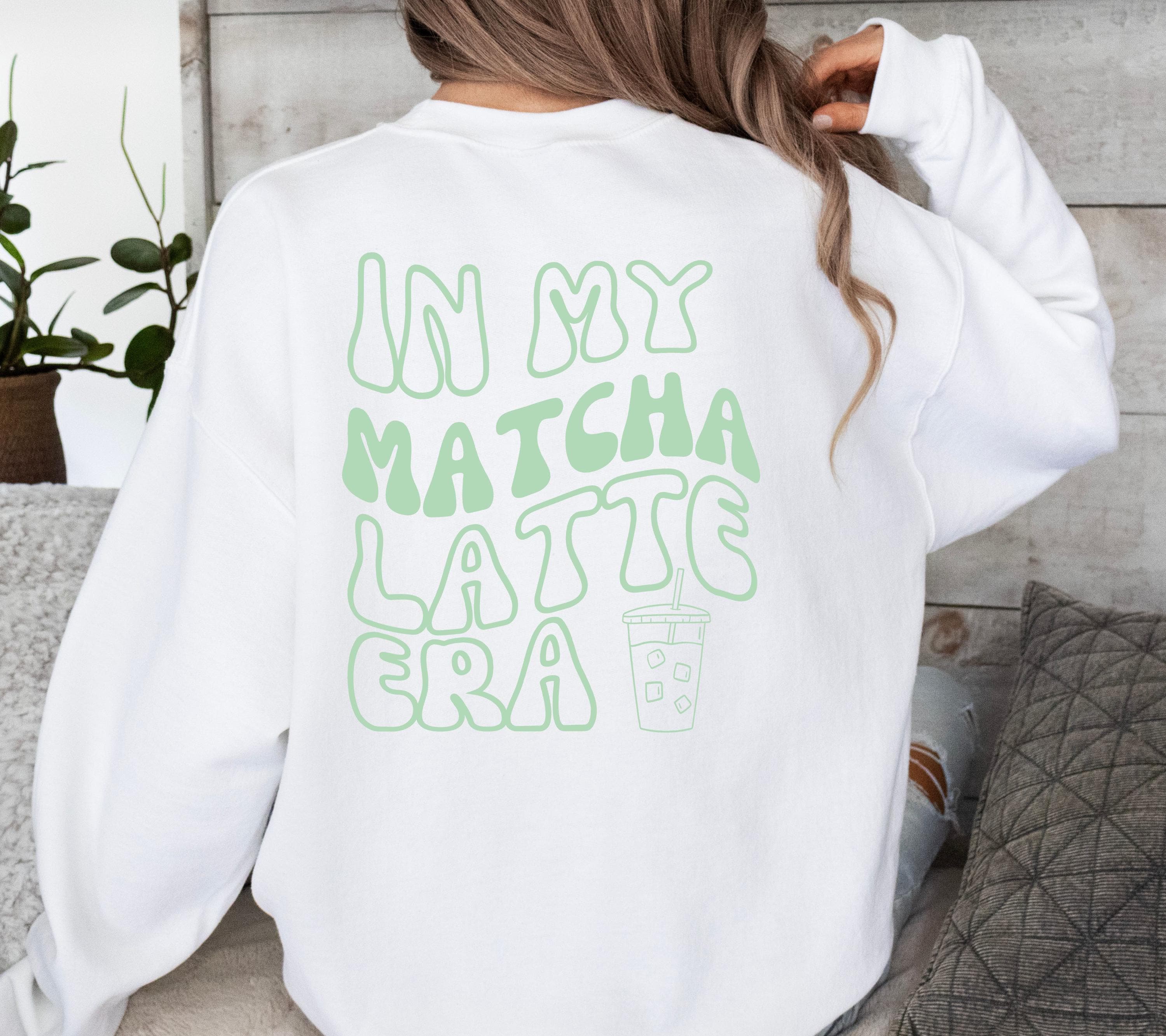 In My Matcha Latte Era Pullover, Pulli mit Backprint, Sweatshirt Matcha Latte, Sweater mit Spruch, Backprint Hoodie, Geschenk Mama, Freundin