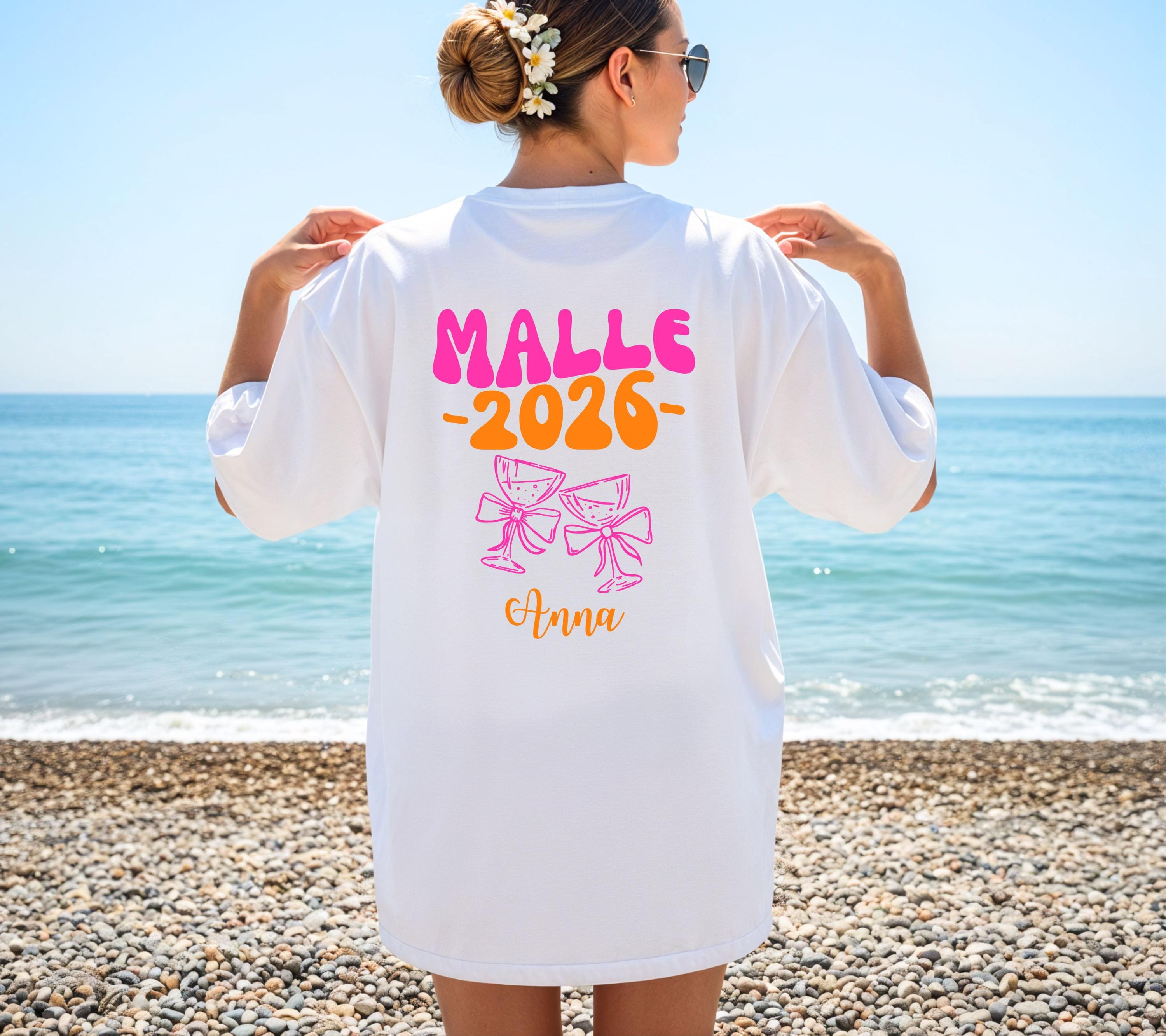Malle Shirt mit Namen, pink orange, Malle 2026, Malle Shirts, Damen, Frauen, personalisiert, Mallorca Shirts, Sekt, Sauf Shirt, Gruppenshirt