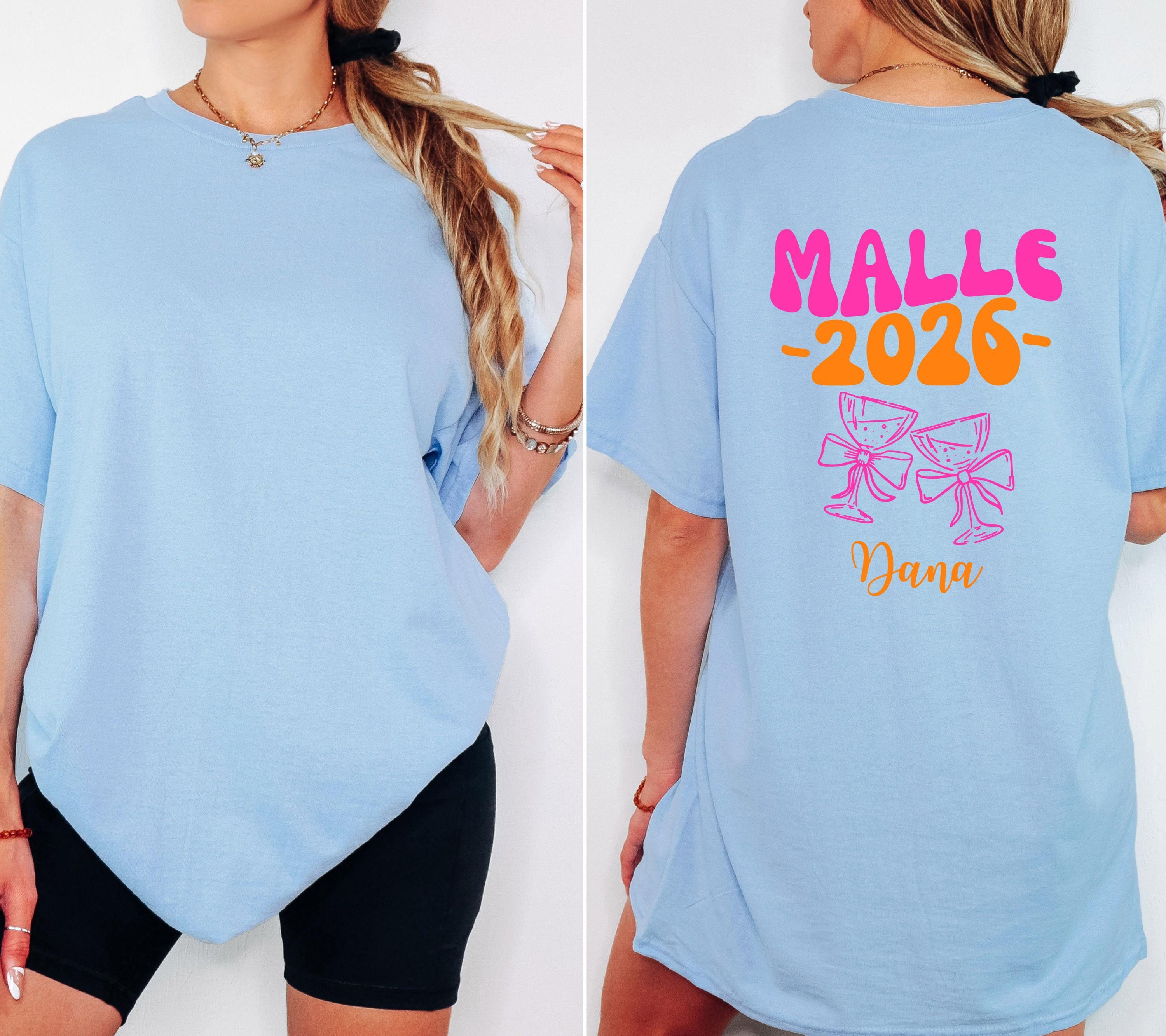 Malle Shirt mit Namen, pink orange, Malle 2026, Malle Shirts, Damen, Frauen, personalisiert, Mallorca Shirts, Sekt, Sauf Shirt, Gruppenshirt