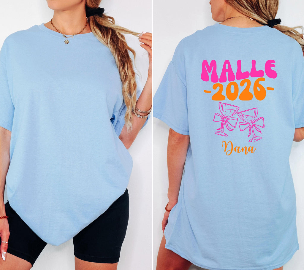 Malle T Shirt, Backprint, Malle 2026, Malle Shirts, Malle TShirts, personalisiert, Mallorca Shirts, Sekt Shirt, Sauf T Shirt, Gruppenshirt