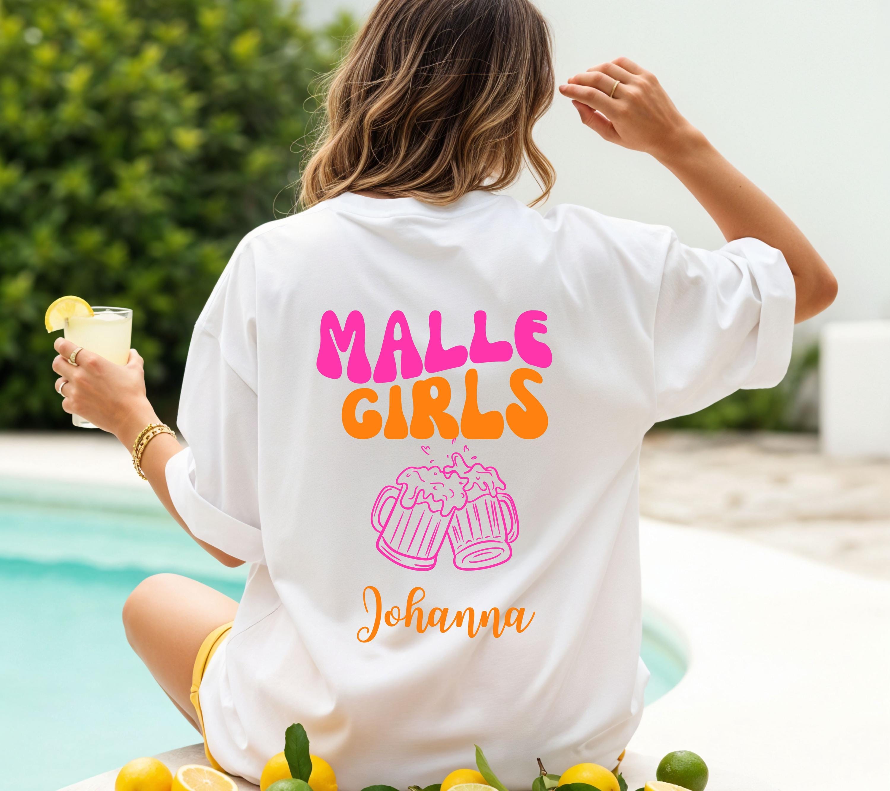 Malle Shirt Damen, Backprint, Malle 2026, Malle Shirts, Malle Girls, personalisiert mit Namen, Mallorca Shirts, Bier Shirt, Gruppenshirt