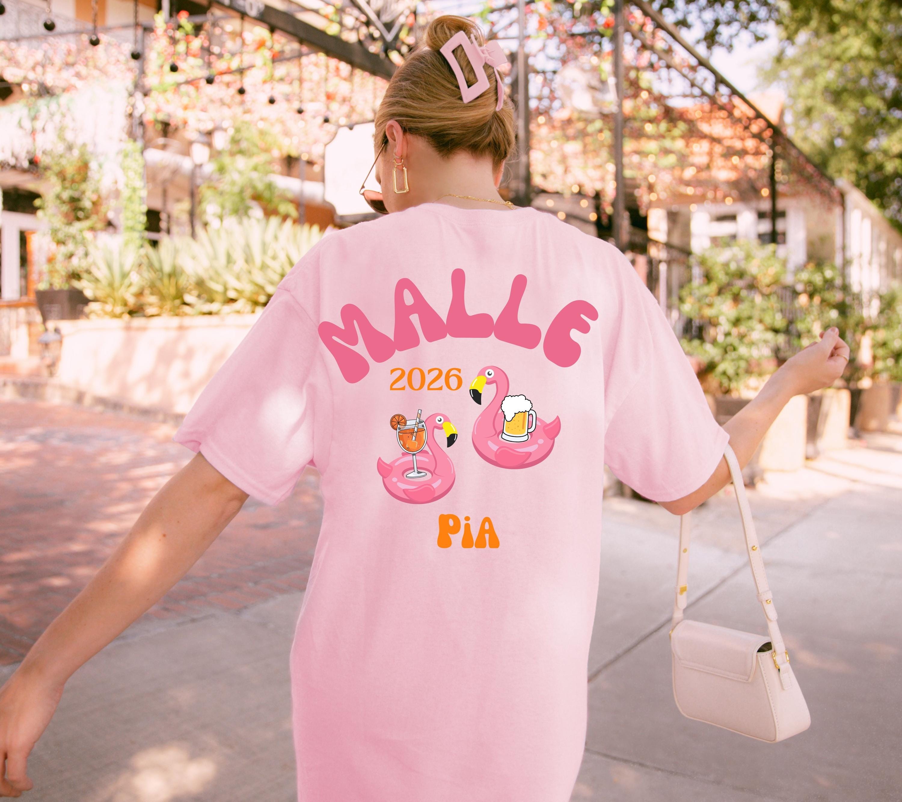 Malle Shirt Flamingo, Backprint, Malle 2026, Malle Shirts personalisiert, Mallorca t Shirts pink, Bier Shirt, Gruppenshirt, saufi saufi