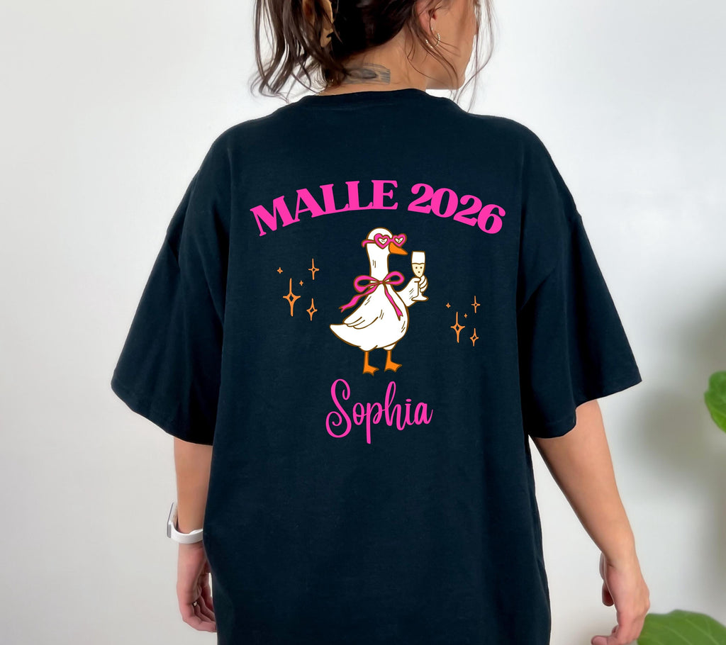 Malle Shirt Ente, Backprint, Malle 2026, Malle Shirts personalisiert, Mallorca t Shirts, Bier Shirt, Gruppenshirt pink, lustige Shirts, Sekt
