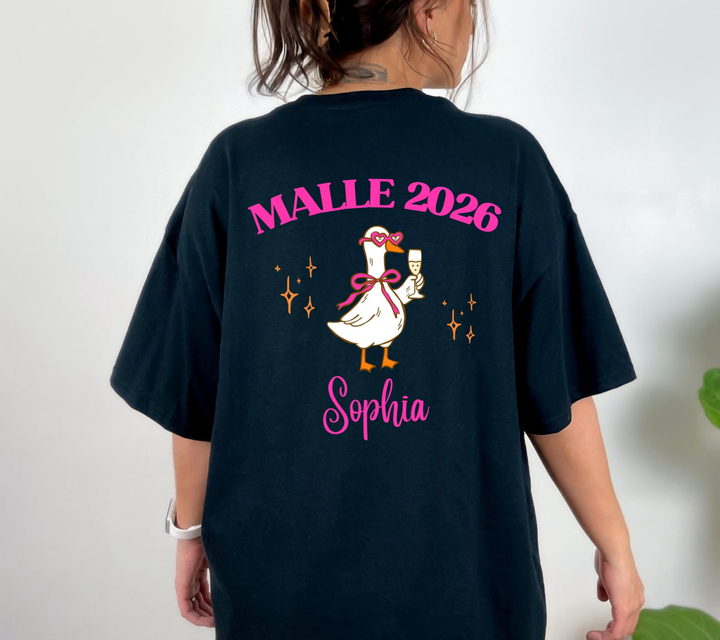 Malle Shirt Ente, Backprint, Malle 2026, Malle Shirts personalisiert, Mallorca t Shirts, Bier Shirt, Gruppenshirt pink, lustige Shirts, Sekt