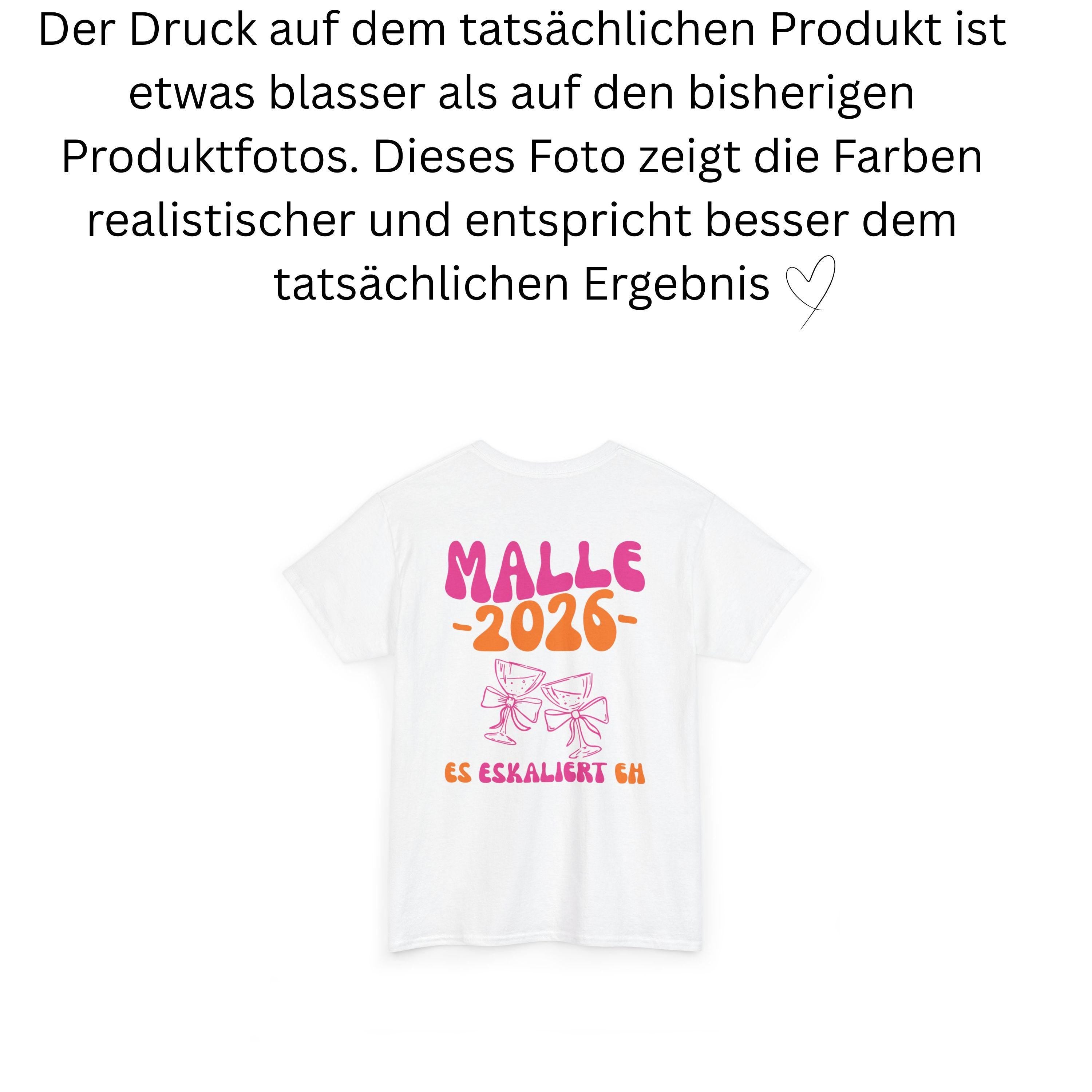 Malle Shirt, es eskaliert eh, Backprint, Malle 2026, Malle T Shirt, personalisiert, Mallorca Shirts, Sekt Shirt, Sauf T Shirt, Gruppenshirt