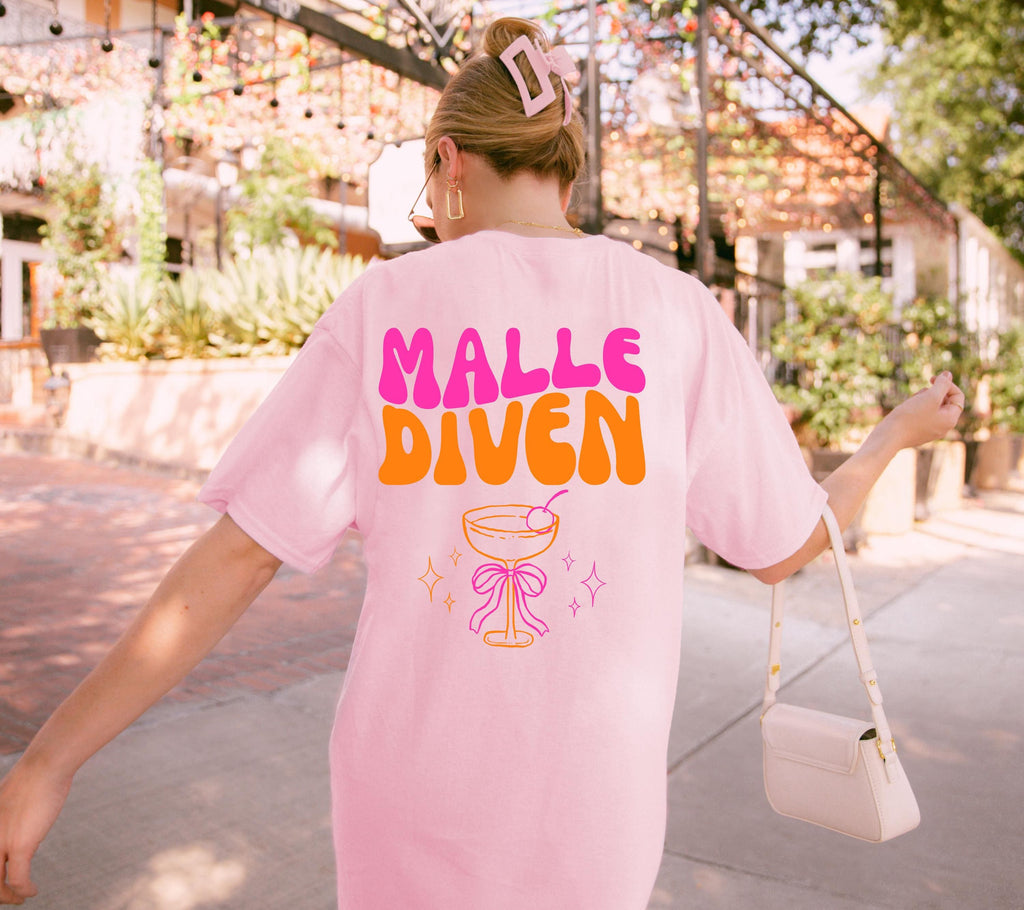 Malle Shirt, Malle Diven, Backprint Shirt, Malle 2026, Malle T Shirt, Mallorca Shirts, Sekt Shirt, Cocktail, Sauf Shirt, Gruppenshirt, pink