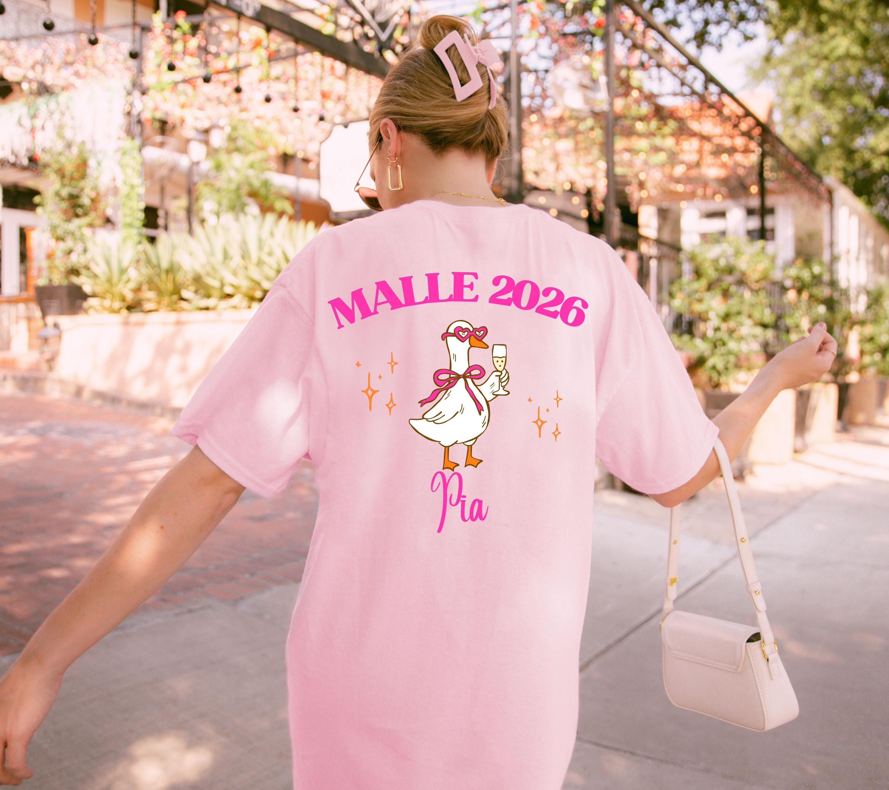 Malle Shirt Ente, Backprint, Malle 2026, Malle Shirts personalisiert, Mallorca t Shirts, Bier Shirt, Gruppenshirt pink, lustige Shirts, Sekt