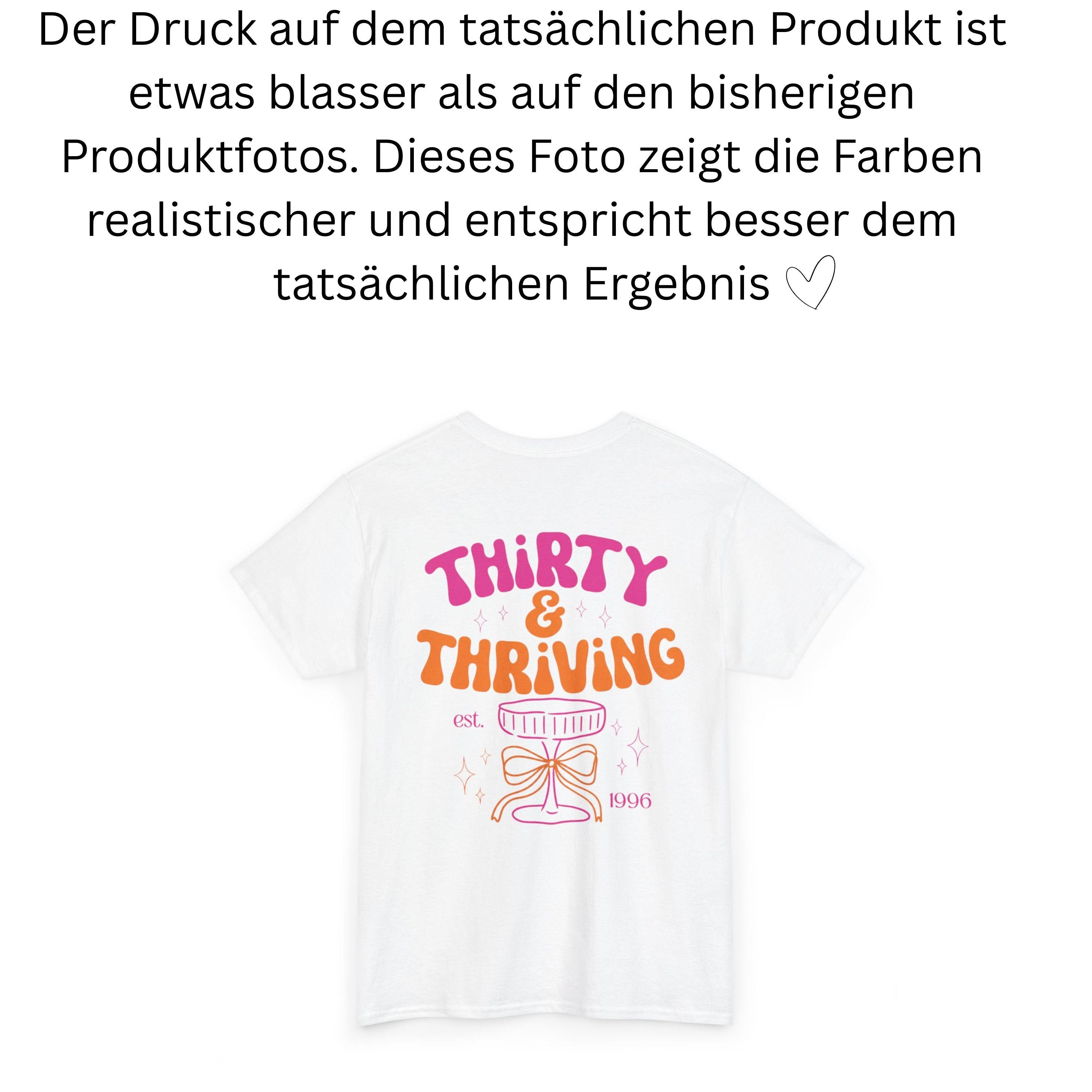 Thirty & Thriving Shirt, Geburtstagsshirt, 1996, personalisiertes 30. Geburtstag Shirt, Geschenkidee Geburtstag dreißig, 30 Jahre, Birthday