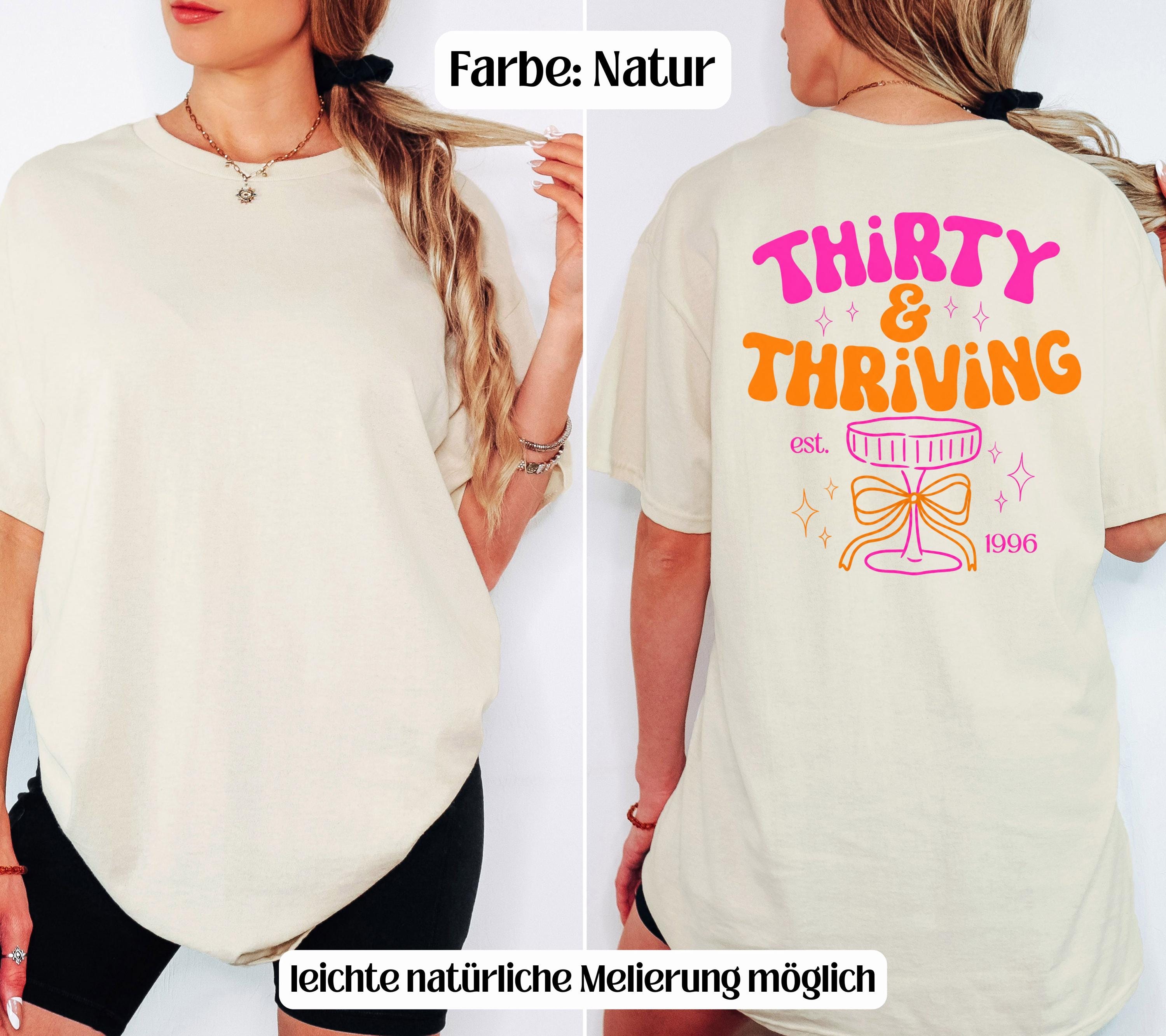Thirty & Thriving Shirt, Geburtstagsshirt, 1996, personalisiertes 30. Geburtstag Shirt, Geschenkidee Geburtstag dreißig, 30 Jahre, Birthday