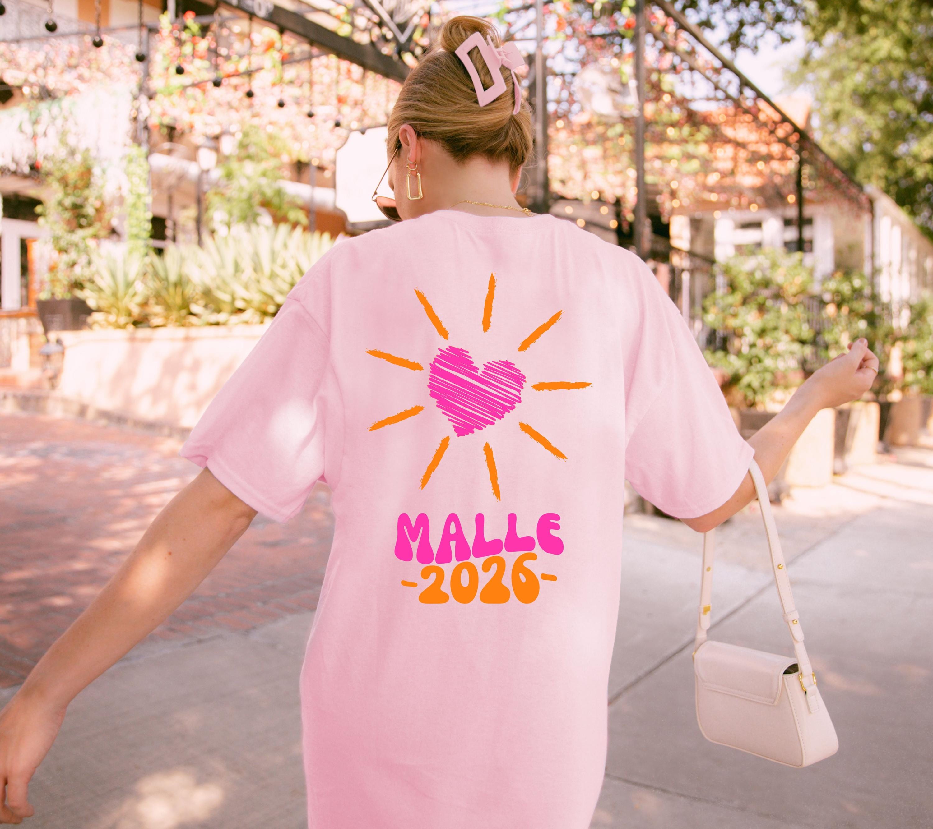 Malle Shirt, Malle 2026, Malle T Shirt, Mallorca Shirts, Bier Shirt, Sauf T Shirt, Gruppenshirt, Sommer, Sonne, Herz, Frauen, pink orange