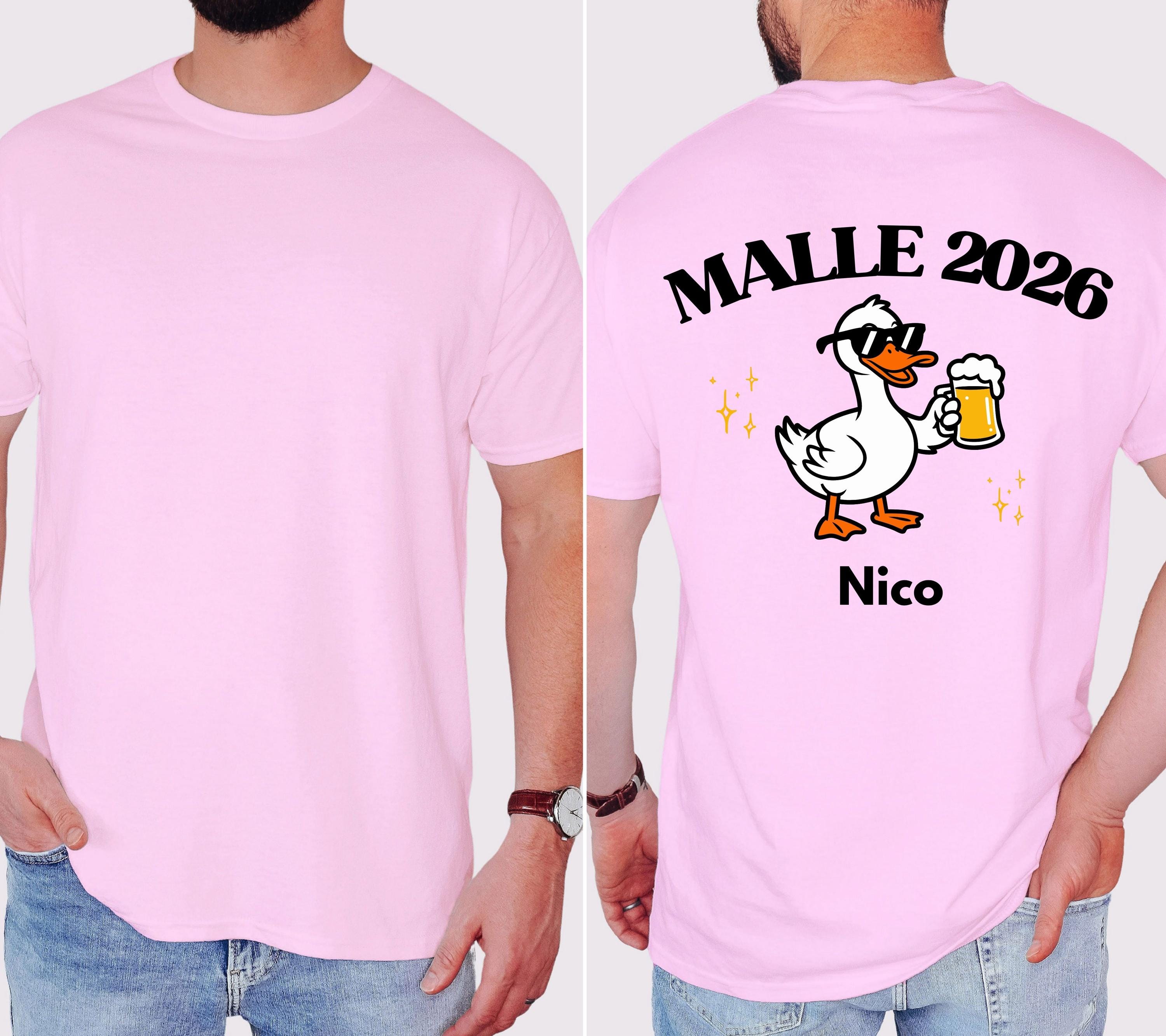 Malle Shirt, Backprint, Malle 2026 Ente, Malle Shirts personalisiert, Mallorca t Shirts, Bier Shirt, Gruppenshirt pink, lustige Shirts, Sekt
