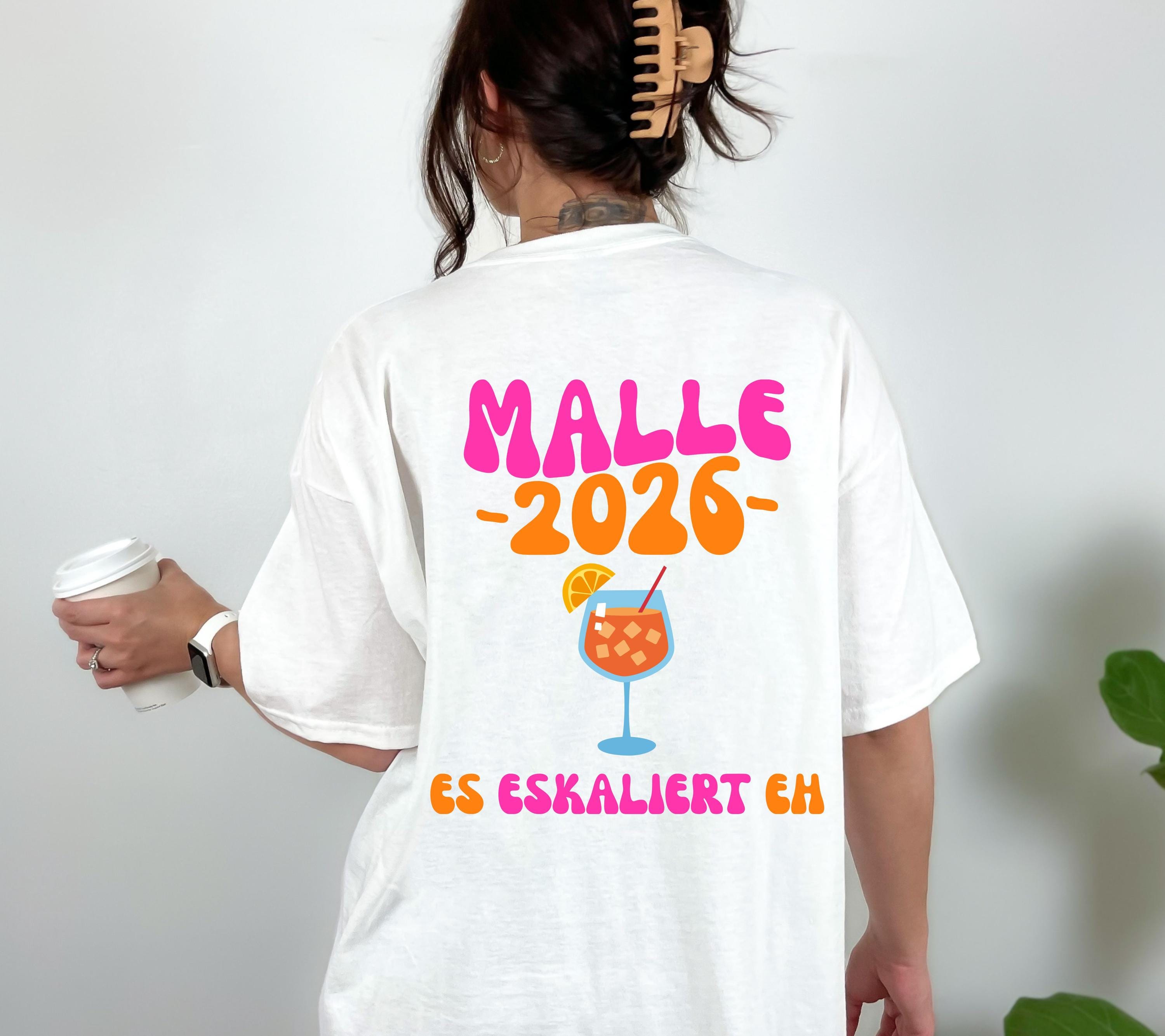 Malle Shirt, es eskaliert eh, Backprint, Malle 2026, Malle T Shirt, personalisiert, Mallorca Shirts, Sekt Shirt, Sauf T Shirt, Gruppenshirt