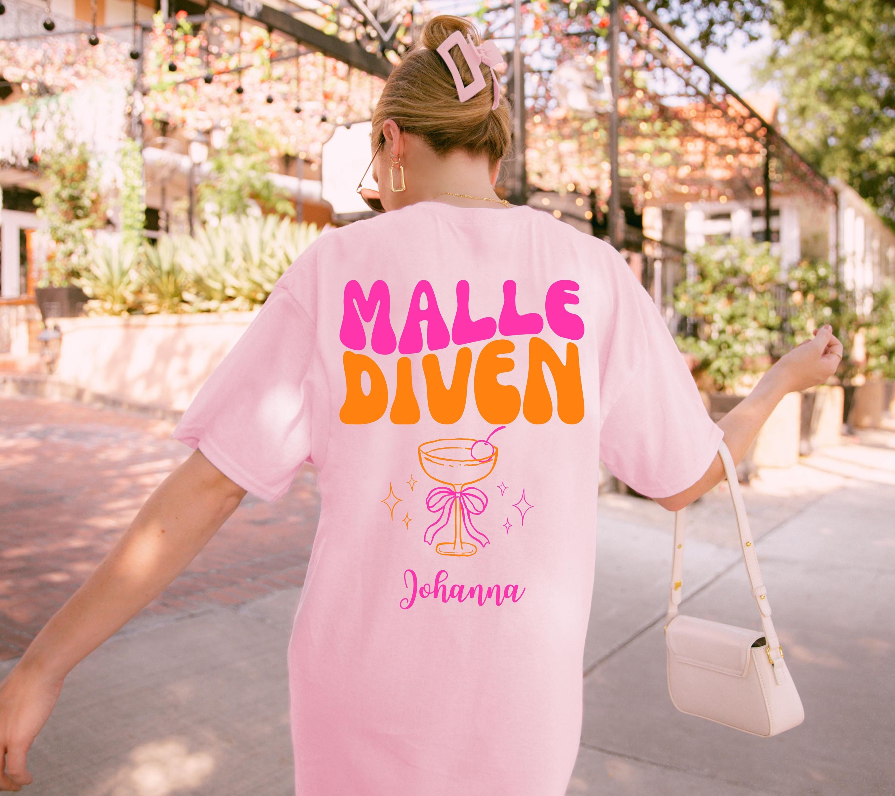 Malle Shirt, Malle Diven, personalisiert, Malle 2026, Malle T Shirt, Mallorca Shirts Backprint, Sekt Shirt, Gruppenshirt, pink orange, Name