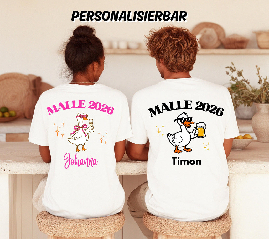 Malle Shirt, Backprint, Malle 2026 Ente, Malle Shirts personalisiert, Mallorca t Shirts, Bier Shirt, Gruppenshirt pink, lustige Shirts, Sekt