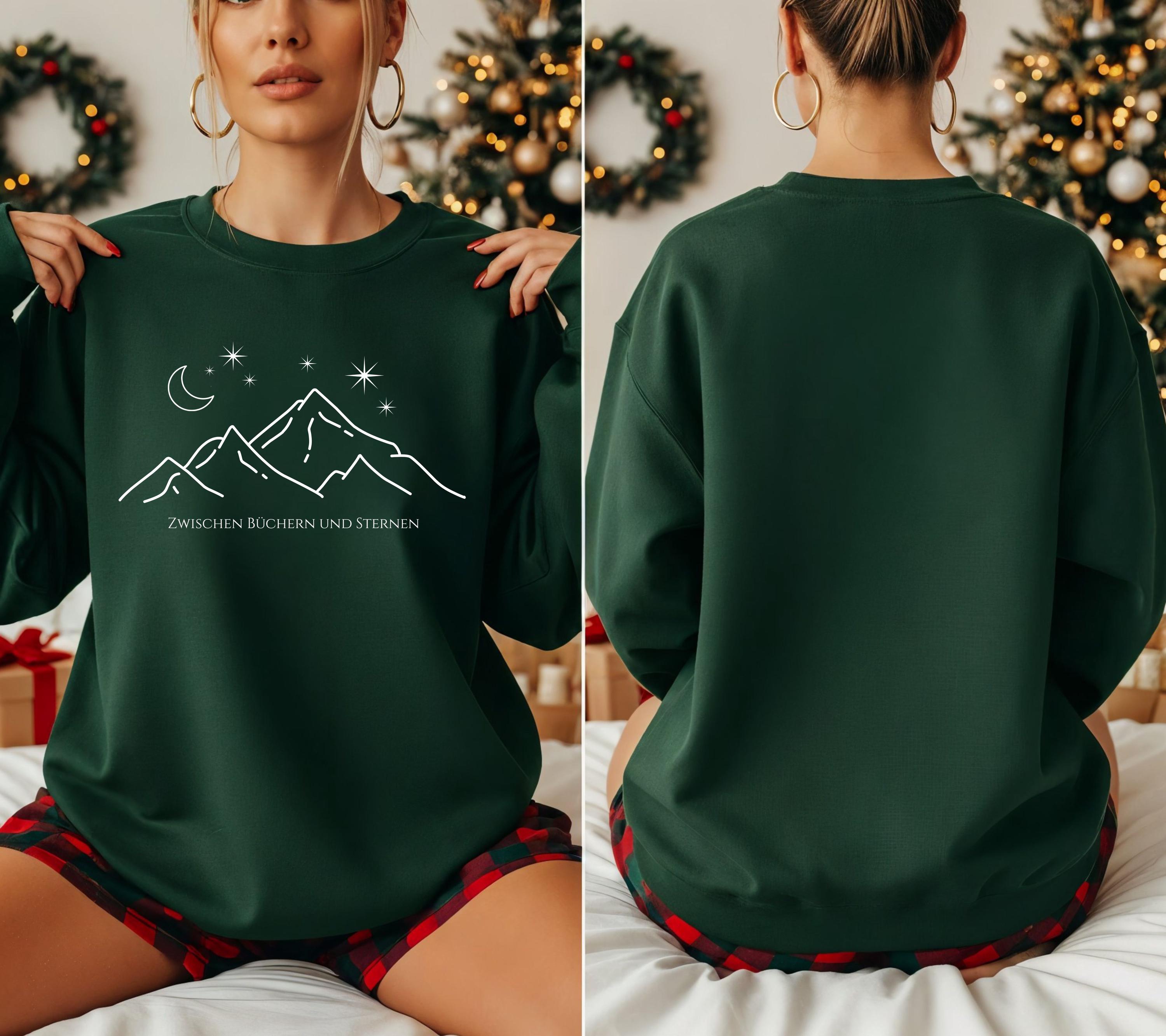 Romantasy Pullover, Bücherwurm Pullover, Geschenk für Buchliebhaber, Zwischen Büchern und Sternen, Fantasy Leser Geschenk, Leseratte, Herbst