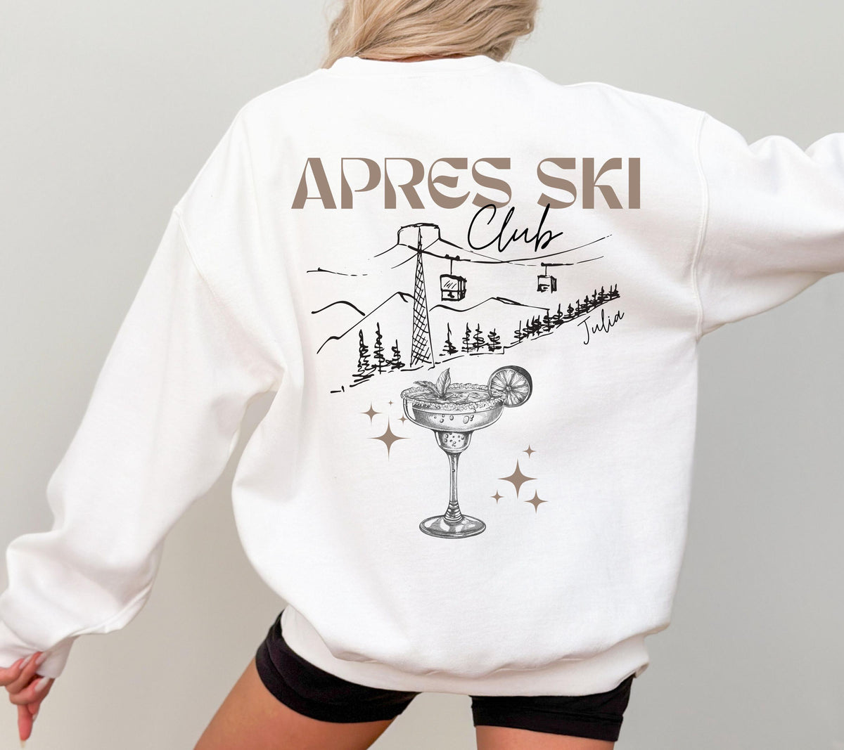 Apres Ski Club Sweater | Apres Ski Pullover personalisiert mit Name | Cocktail Motiv | Skiurlaub Geschenk Gruppe | Après Ski Outfit | Beige